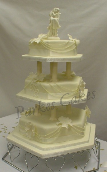 ivory wedding cake side (374 x 600)